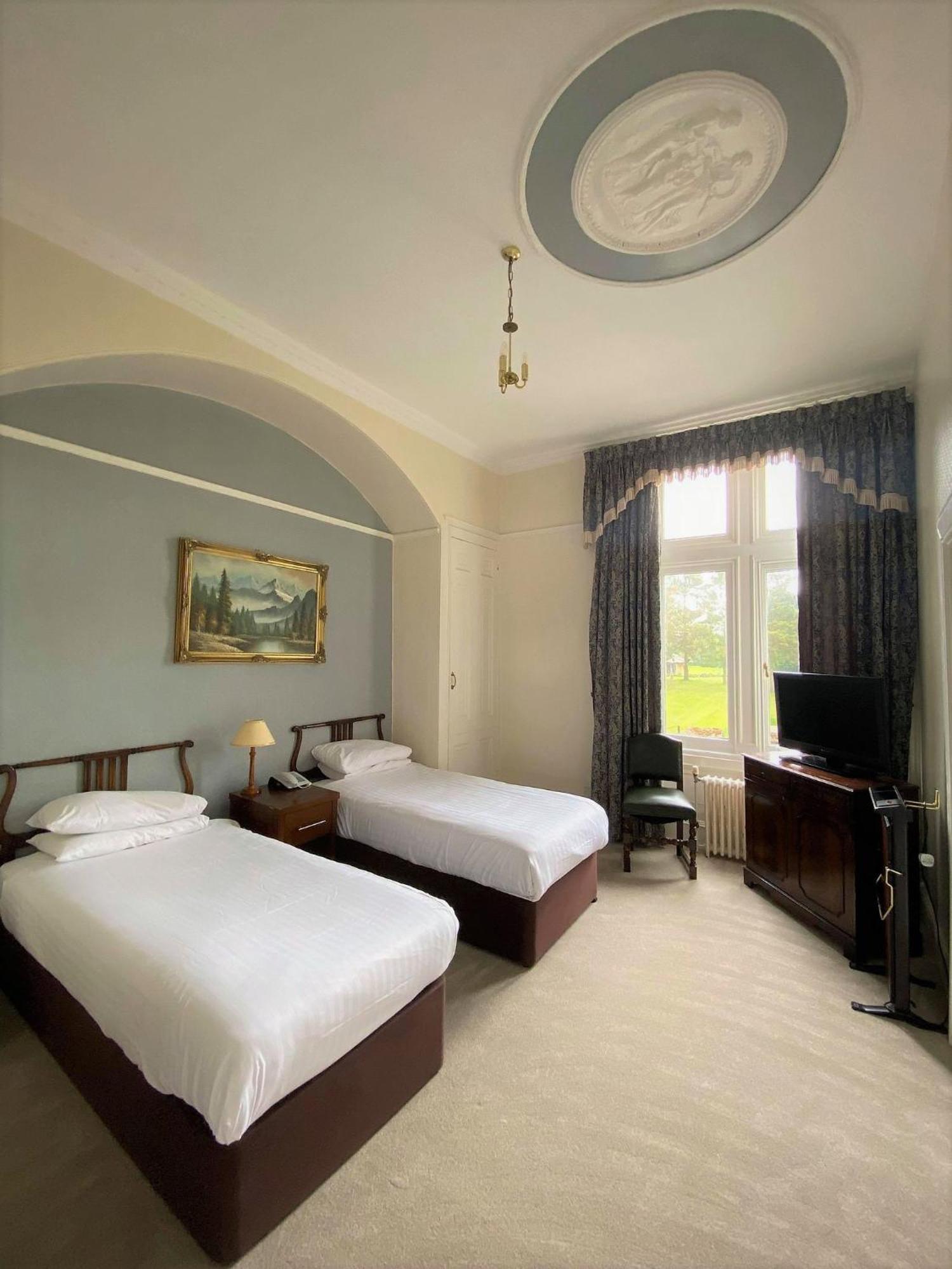 Cave Castle Hotel Саут Кейв Екстериор снимка